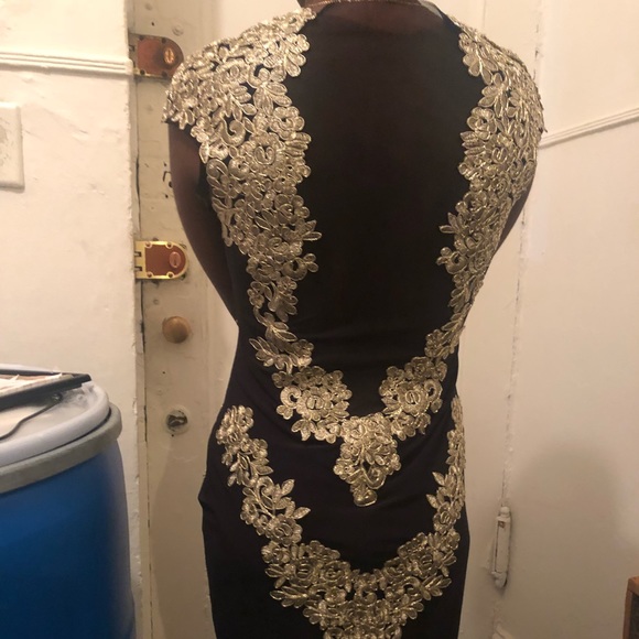 Mid-Length Dress - Picture 4 of 5